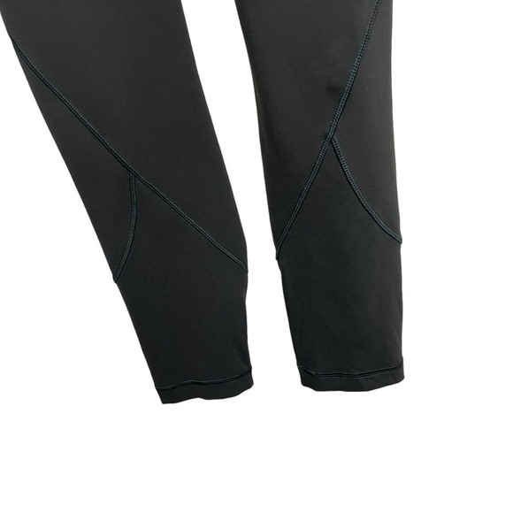 Lululemon In Movement 7/8 Tight *Everlux 25"
Dark Olive (First Release) 2 - Picture 4 of 9